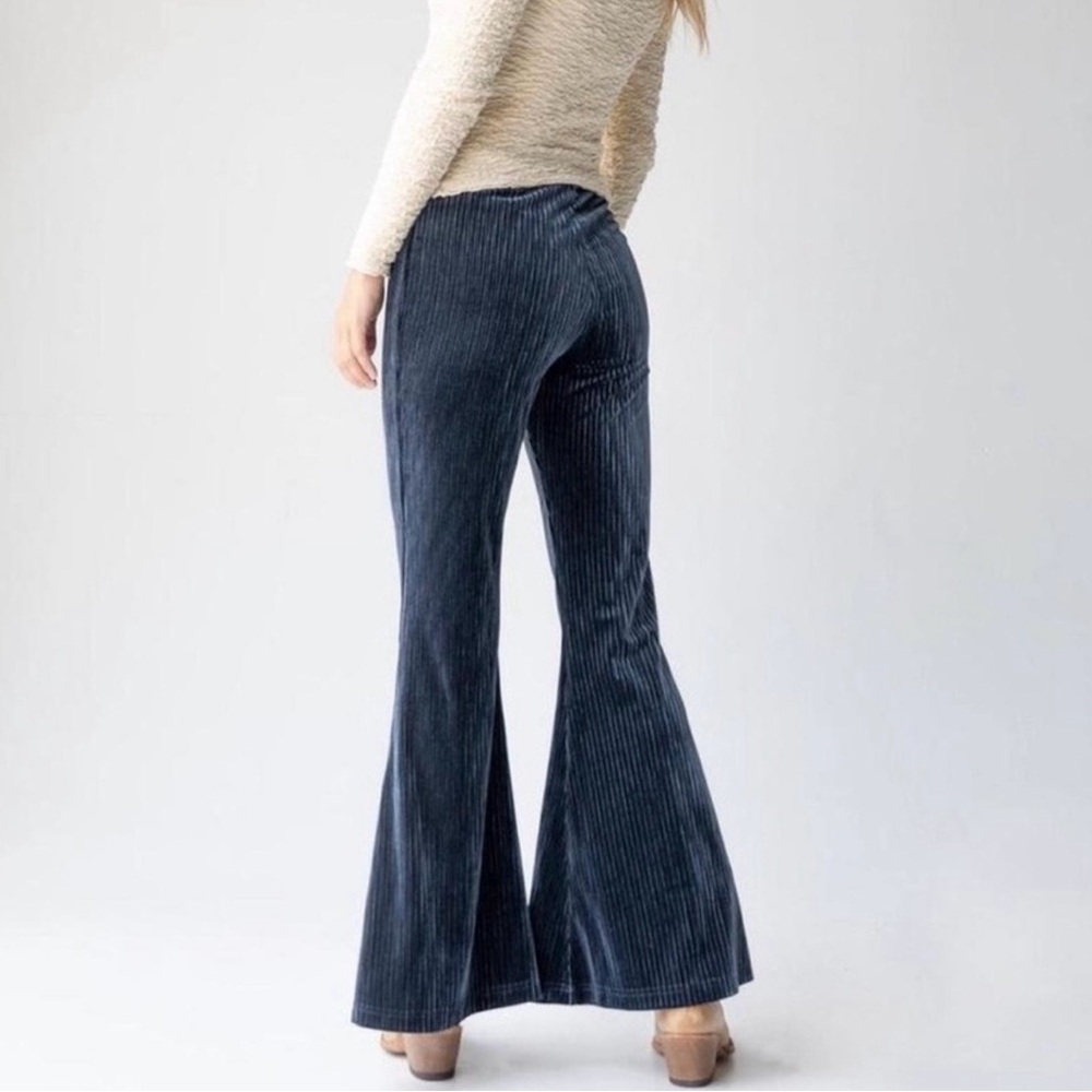 NATURAL LIFE Women's Ribbed pull on flare pants, velour fabric - Picture 2 of 5